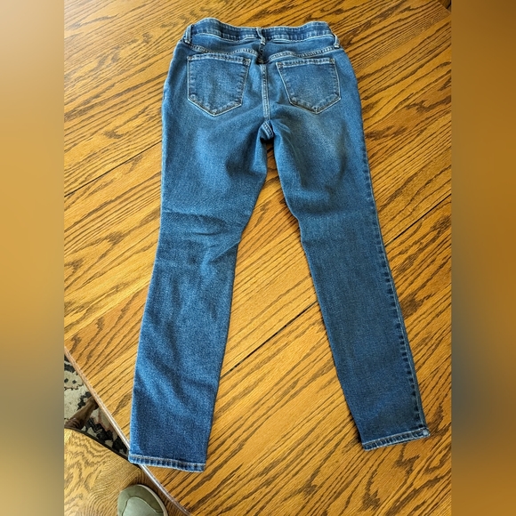 Old Navy Maternity Skinny Front Low Panel Ripped Jeans. Sz. 6 Short - Picture 3 of 9